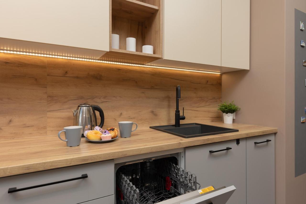 Active By Renters Apartment *